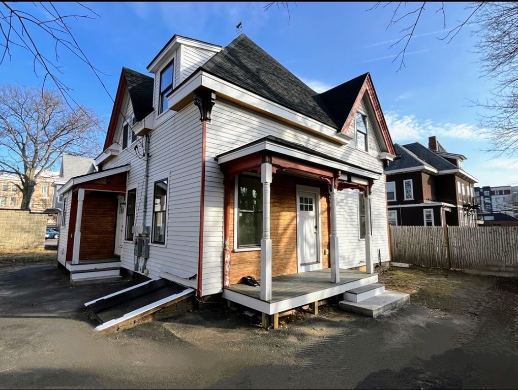 7 Lexington St Unit B, Framingham, MA 01702 Room for Rent in