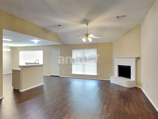 Foto del edificio - 521 Fossil Lake Ct