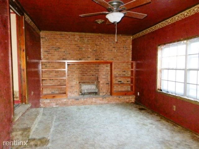 Building Photo - 701 NE Parkway Dr