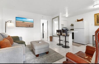 Building Photo - 820 NE 16th Ave