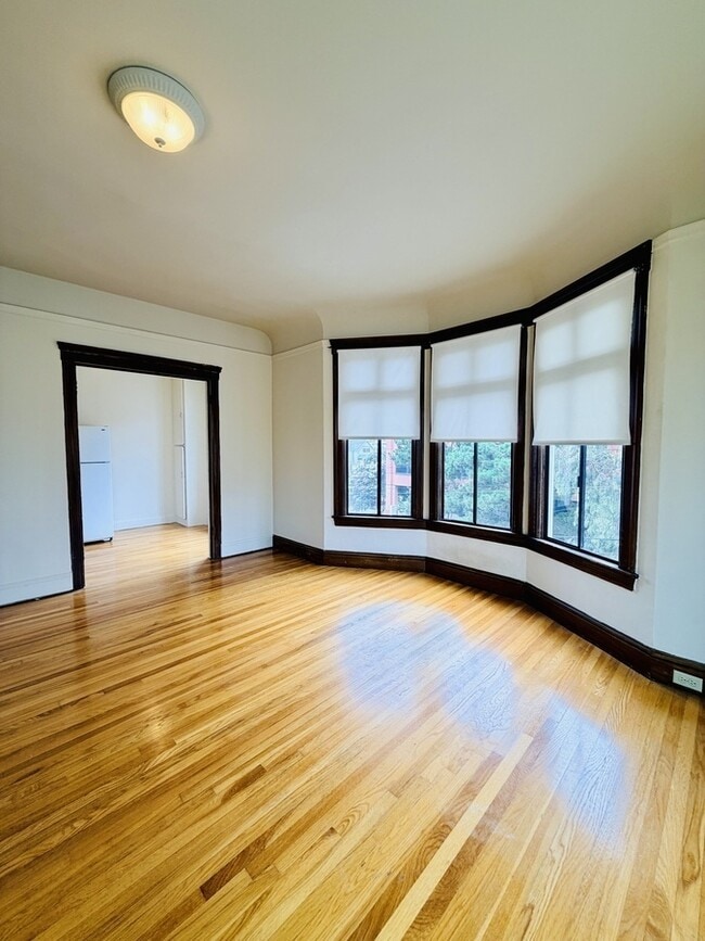 Building Photo - 405 6th Ave