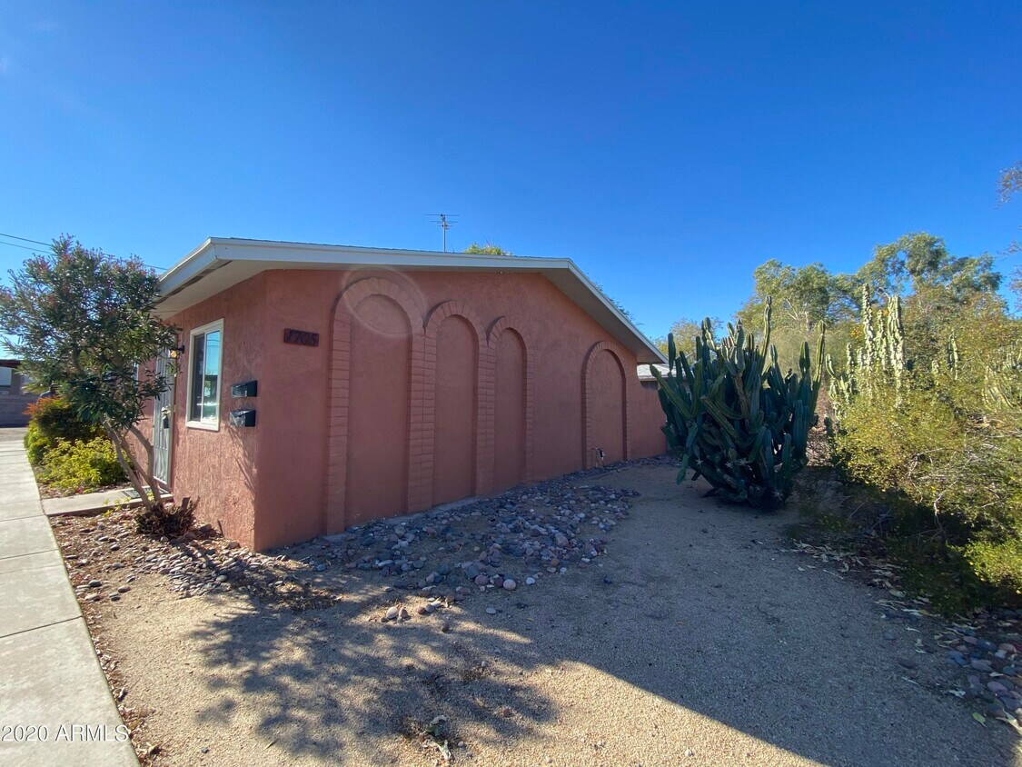 Foto principal - 1705 E 12th St