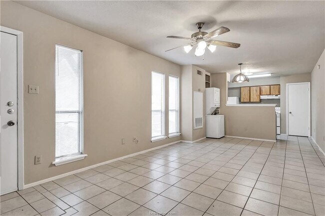 Building Photo - 1516 Hawk Tree Dr