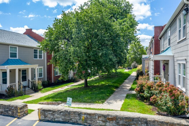 Foto del edificio - Warwick Court Townhomes