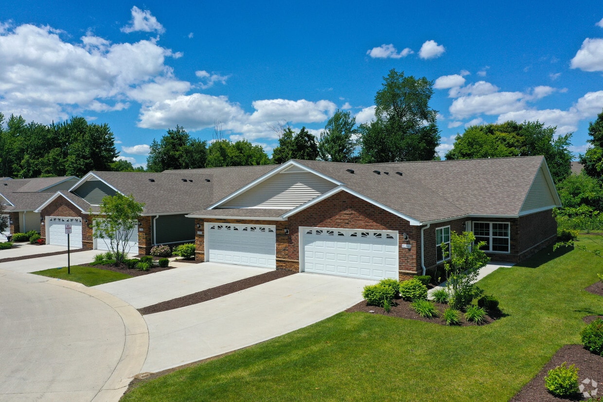 Redwood Canton Apartments in Canton, MI