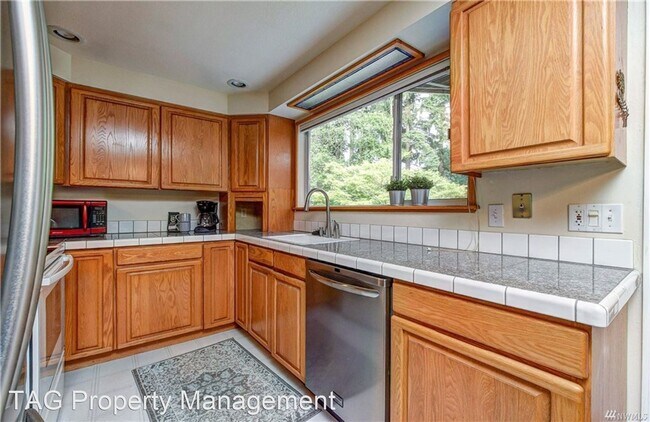Building Photo - 4 br, 2 bath House - 1322 165th Ave NE