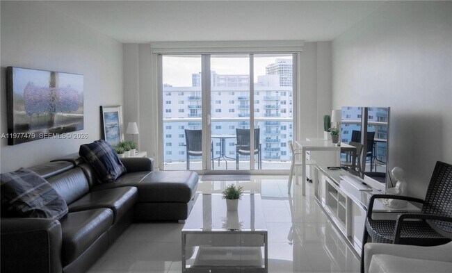 Foto del edificio - 19370 Collins Ave