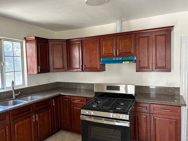 Foto del edificio - 4221 S Olive St