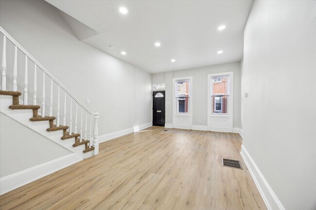 Foto del edificio - Stunning 4-Bedroom Townhome in the Heart of Francisville! Available NOW! Last Month’s Rent waived...