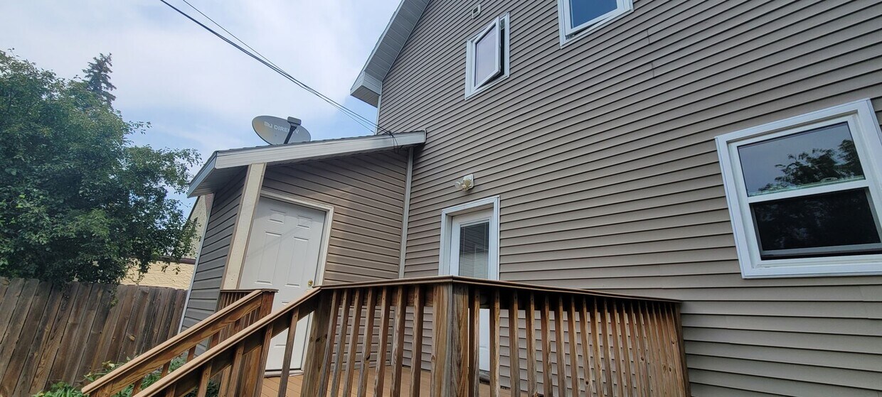 Foto principal - 1315 Bixby Ave NE