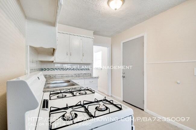 Foto del edificio - AVAILABLE FOR IMMEDIATE MOVE IN