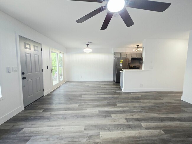 Foto del edificio - Stylish Green Valley Townhome – Upgraded 2 Bed 2 Bath with Private Garage & Covered Deck