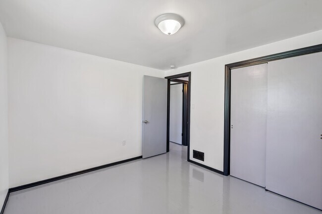 Building Photo - 114 Van Wyck Ave