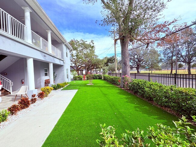 Foto del edificio - 1801 W Sligh Ave