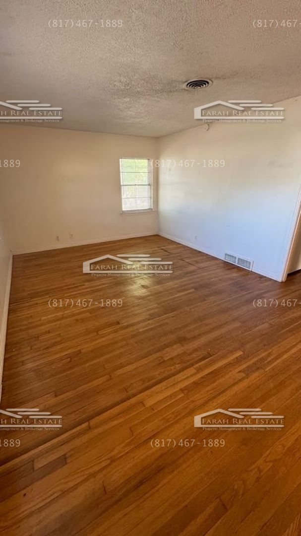Building Photo - 5 bed, 2.5 bath Now Available- Arlington, TX!