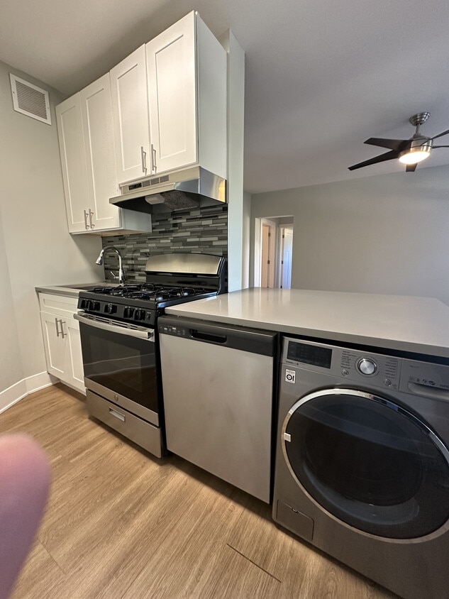 Foto del edificio - 730 Judson Ave