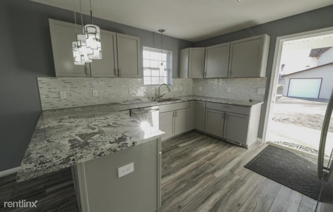 Building Photo - 4 br, 4 bath House - 124 3rd Ave S