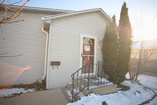 Building Photo - 1424 Summit Ave