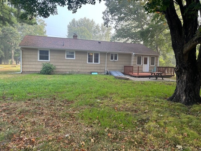 Building Photo - 19 Larrow Dr