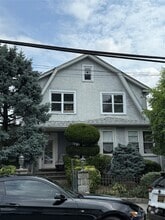 Building Photo - 109 Greenvale Ave