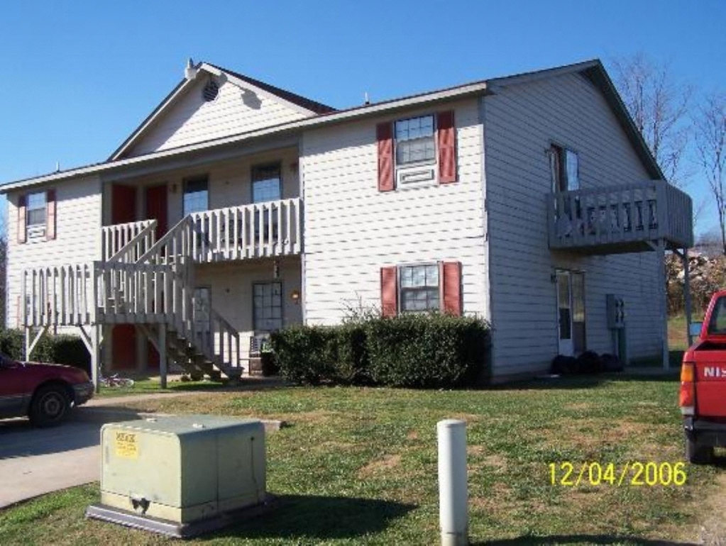 Building Photo - Claybill Apartments