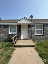 Building Photo - 824 S Water St