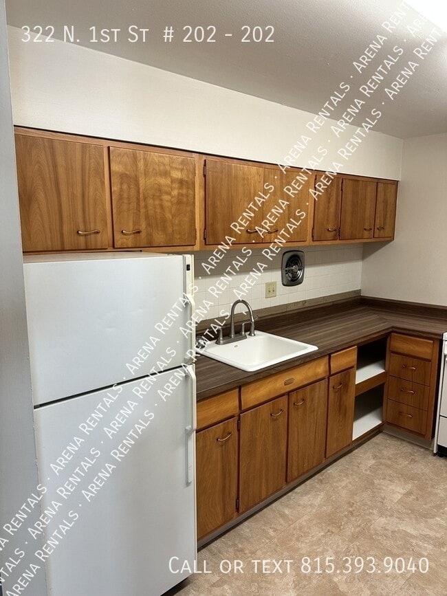 Foto del edificio - 322 N 1st St