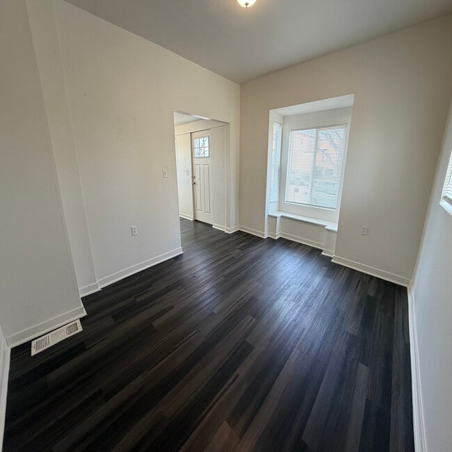 Building Photo - 114 9th Ave