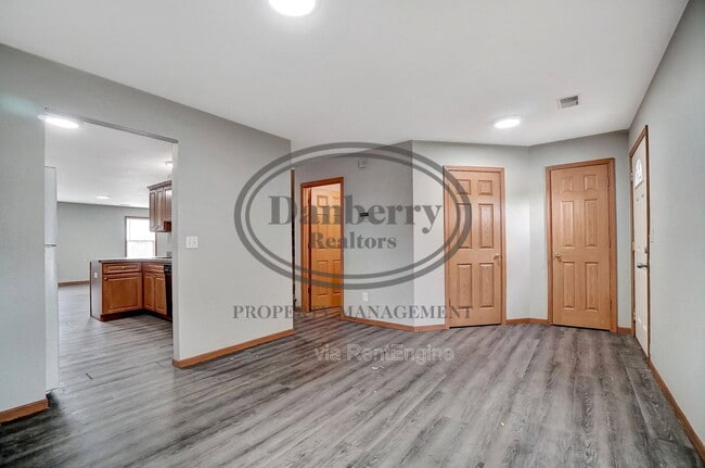 Building Photo - 1115 N Byrne Rd