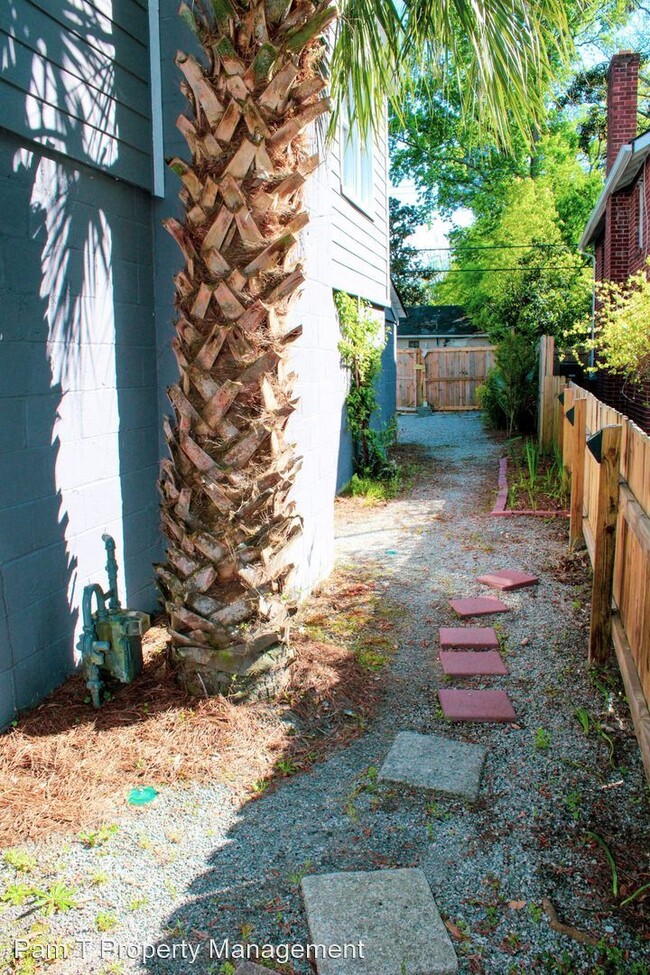 Building Photo - 2 br, 1 bath House - 815-A East 32nd Stree...