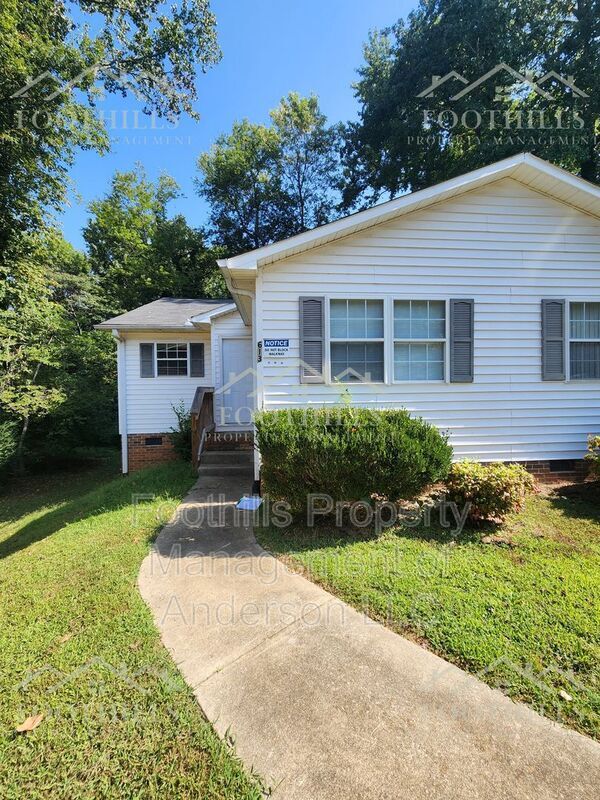 Primary Photo - 613 N Pointe Creek