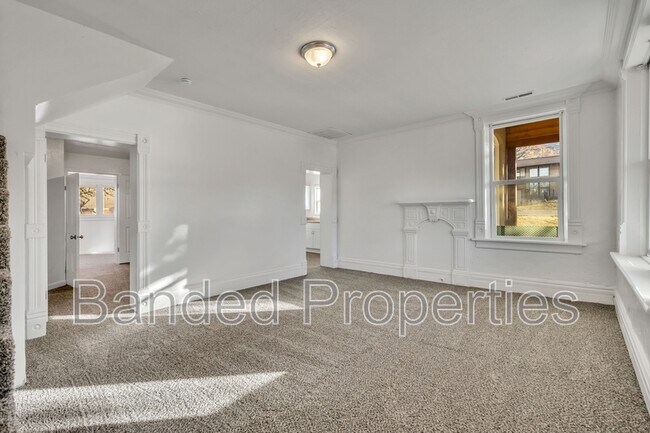 Foto del edificio - 741 E Center St