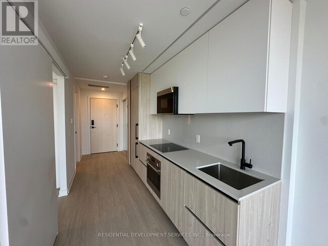 Building Photo - 699-699 Sheppard Ave E
