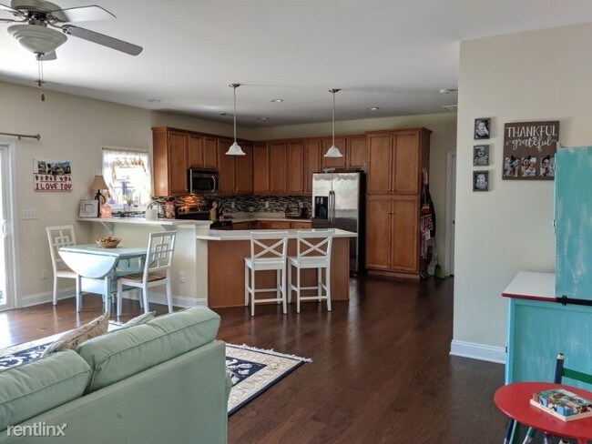 Foto del edificio - 8046 W Highcroft Dr NE
