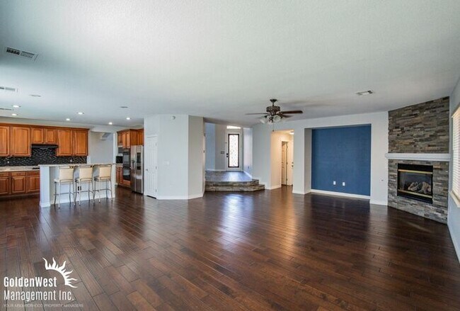 Building Photo - Stylish 5Bdm 4.5Ba Home in Las Vegas.