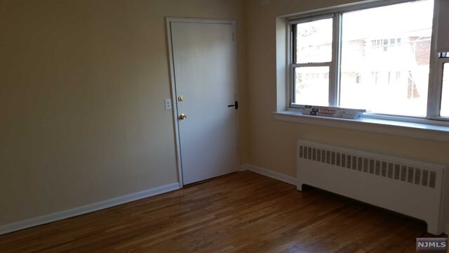 Building Photo - 2430 8th St