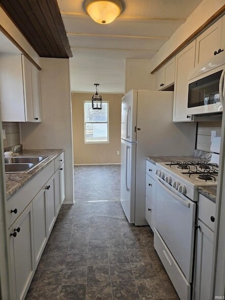 Building Photo - 707 IN-13