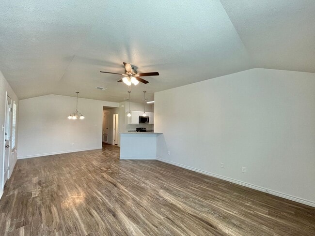 Building Photo - 1704 Castroville Trl