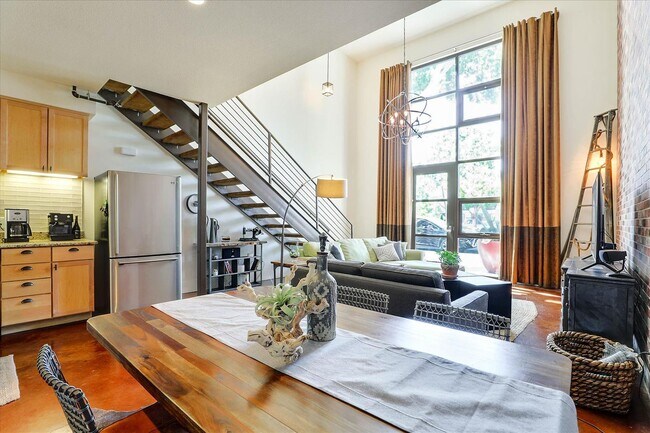 Building Photo - Modern Condo at The Lofts on The Alameda
