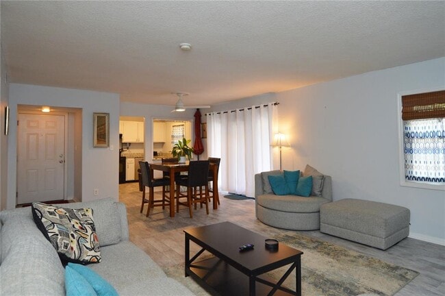 Building Photo - 3873 Pompano Dr SE