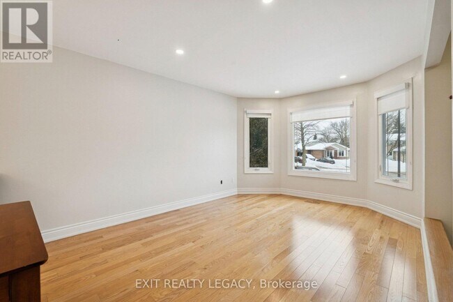 Photo du bâtiment - 10 Eves Ct