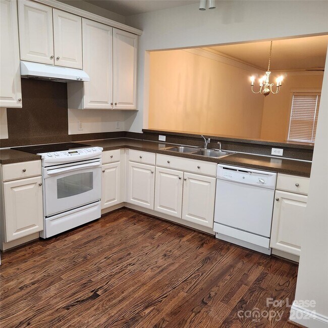 Building Photo - 923 White Point Dr