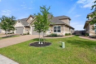 Building Photo - 1619 Buena Vista Dr