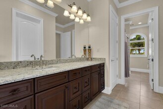 Building Photo - 5419 SW 17th Ave