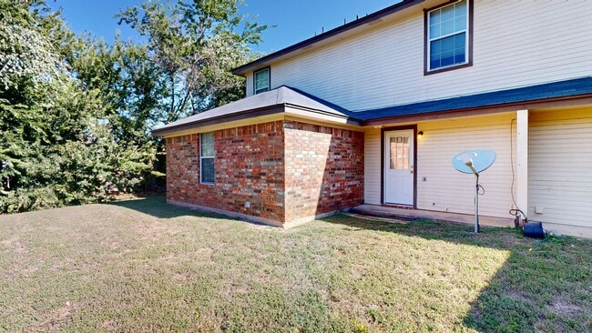 Building Photo - 4002 Madison Dr