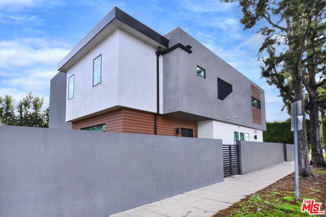 Building Photo - 9300 Lucerne Ave