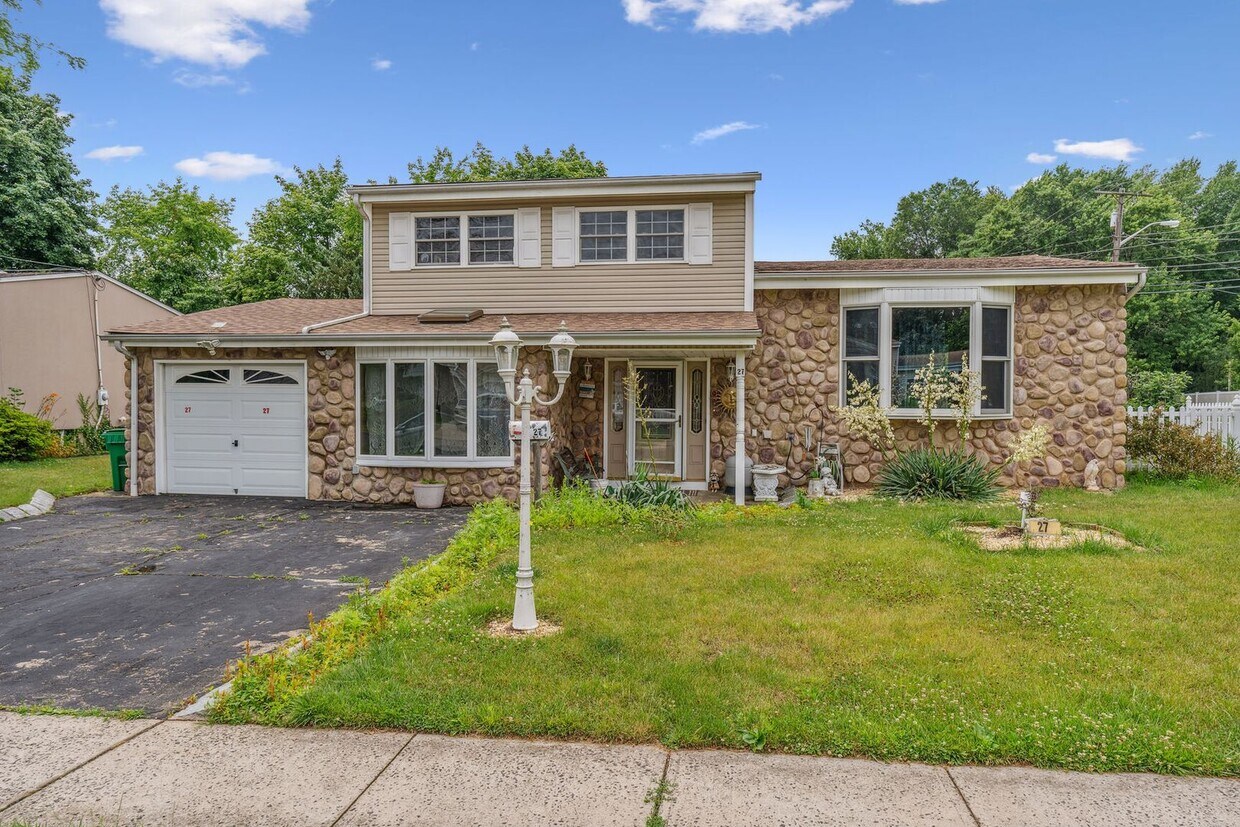 27 Margaret St, Old Bridge, NJ 08857 House Rental in Old Bridge, NJ