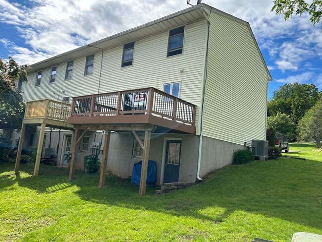 Large Corner Lot - 556 Becker St