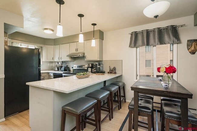 Foto del edificio - 304 Hillcrest Dr