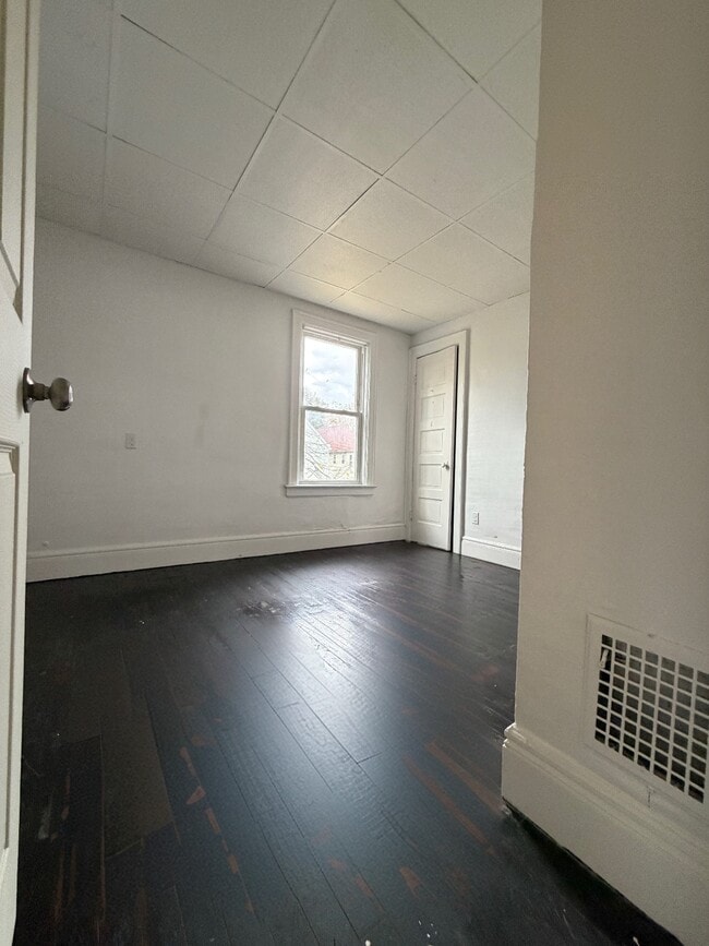 Building Photo - 108 Macamley St